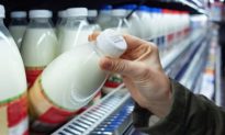Làm sao để tránh mua phải “sữa giả”? Xem kỹ chi tiết trên bao bì để lựa chọn loại sữa tốt