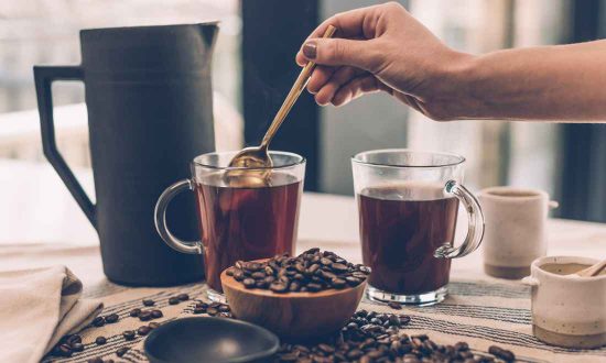 Trì hoãn thời gian uống cà phê để tận dụng tối đa công dụng của caffein đối với não bộ