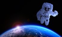 Điều gì sẽ xảy ra nếu phi hành gia cởi mũ bảo hiểm trong không gian?