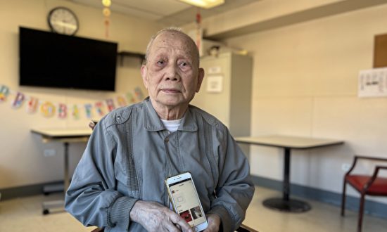 Cụ ông gần trăm tuổi đọc bài viết của Đại sư Lý, có được cuộc đời mới, mong trở về Trung Quốc