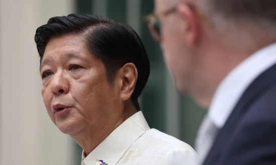 Tổng thống Philippines thách thức các yêu sách lãnh thổ của Trung Quốc