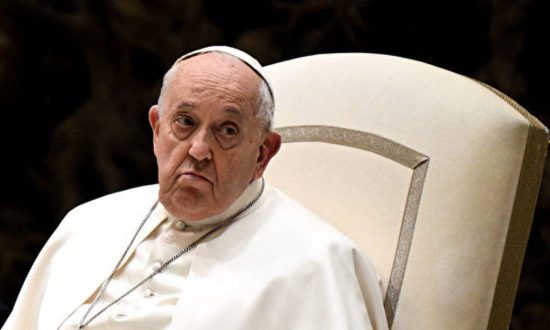 Giáo Hoàng Francis khuyên Ukraine nên can đảm 'sử dụng cờ trắng' để kết thúc chiến tranh