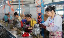Trung Quốc 'bác bỏ tin đồn' 80% nhà máy ở Trùng Khánh tạm ngừng tuyển dụng, bị cư dân mạng phản bác
