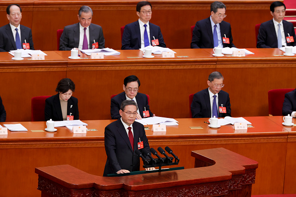 Thủ tướng Trung Quốc nêu mục tiêu kinh tế tại Lưỡng Hội, chuyên gia nói 'ngày càng xa rời thực tế'