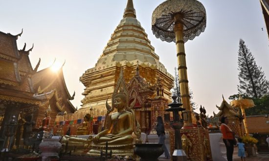 Người đàn ông Thái Lan tử vong khi đang đập phá tượng Phật trong chùa