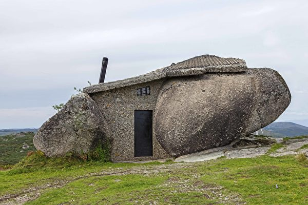 'Ngôi nhà đá' độc nhất vô nhị ở Bồ Đào Nha nổi tiếng khắp thế giới