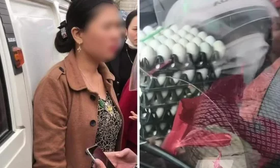 Cô bán trứng ở Hà Nội bất ngờ 'được' ném bọc tiền hơn 1 tỷ vào xe