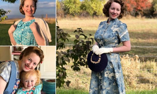 'Vinh quang và niềm vui của phụ nữ': Bà mẹ 4 con tự tay may váy cổ điển cho mình và các con