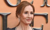 Nhà văn J.K Rowling bị tố cáo khi tuyên bố 'phụ nữ chuyển giới thì vẫn là phụ nữ'