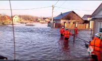 Nga sơ tán hơn 4.000 người sau khi vỡ đập