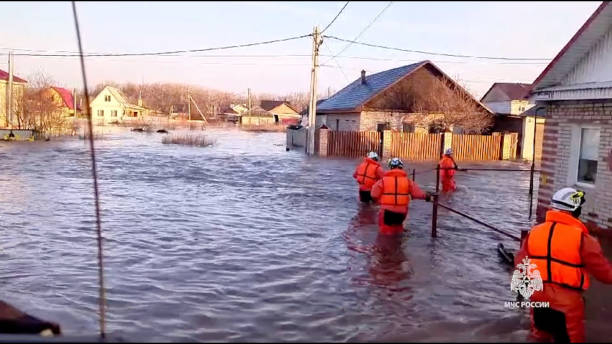 Nga sơ tán hơn 4.000 người sau vỡ đập