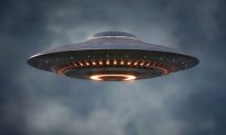 Giáo sư Đại học Harvard: UFO du hành tới trái đất qua không gian đa chiều