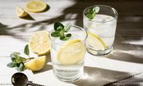Những tác dụng phụ khi uống quá nhiều nước chanh