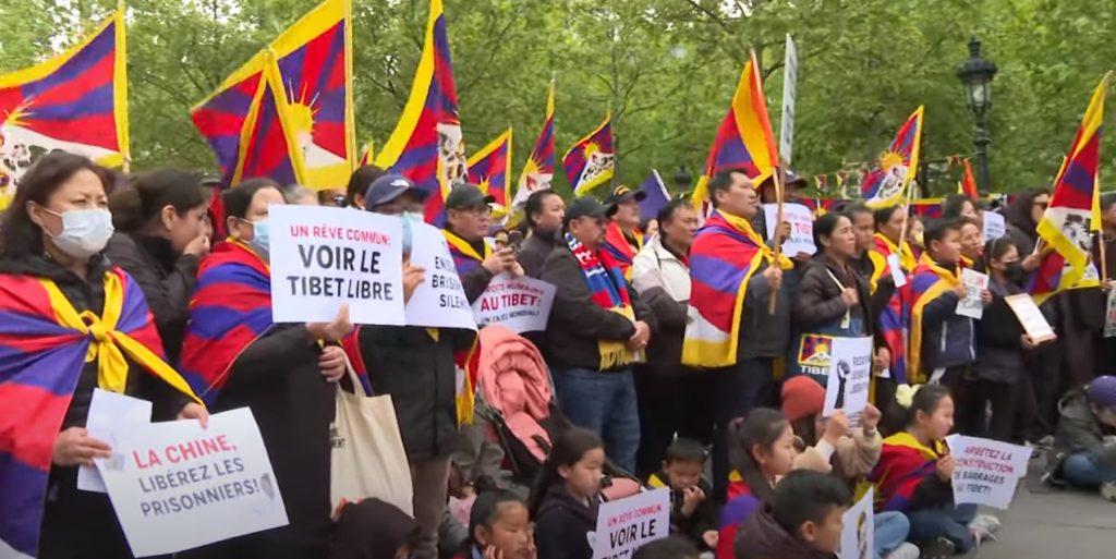 Hàng trăm người biểu tình ở Paris phản đối chuyến thăm Pháp của ông Tập
