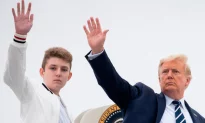 Con trai út của ông Trump lần đầu tham gia chính trường