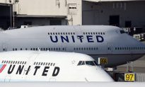 Cháy động cơ máy bay Airbus của United Airlines, 153 người trên máy bay sơ tán