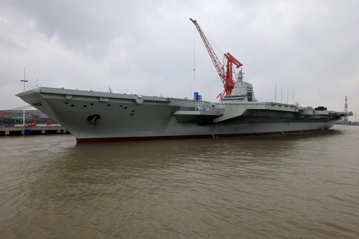 Tàu sân bay thứ ba của Trung Quốc, Phúc Kiến, rời xưởng đóng tàu Thượng Hải để thử nghiệm trên biển vào ngày 1/5/2024. (Ảnh: Twitter)