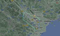 Liên tiếp 2 máy bay của Vietnam Airlines bị móp đầu, nứt kính buồng lái