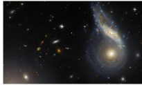 Bức ảnh ngoạn mục từ NASA: Khoảnh khắc hai thiên hà va chạm và hợp nhất