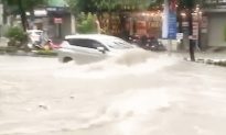 Sau mưa lớn, đường phố Đồng Nai, TP. HCM ngập nặng