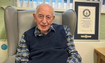 Người đàn ông sống lâu nhất thế giới và tự quản lý tài chính ở tuổi 111