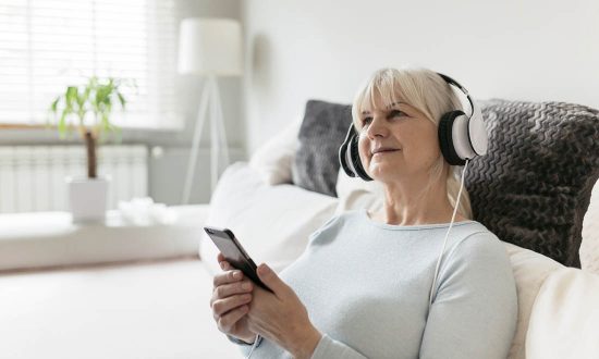 Nghe nhạc giúp chữa lành cơ thể và tinh thần, cải thiện các triệu chứng ung thư
