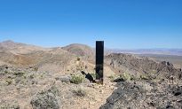 Cột kim loại bí ẩn 'mọc lên' giữa sa mạc Nevada, Hoa Kỳ khiến cảnh sát bối rối
