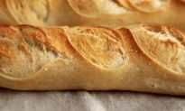 Chiếc bánh mì dài 140 mét lập kỷ lục thế giới