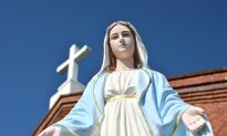 Kỳ lạ: Một bức tượng Đức Mẹ ở Mexico rơi nước mắt máu