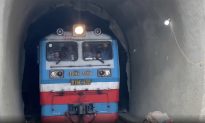 Chính thức thông hầm đường sắt Chí Thạnh sau 10 ngày sạt lở