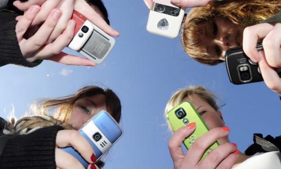 Học sinh Mỹ không được phép sử dụng điện thoại di động cho đến năm 16 tuổi, giờ biết ơn cha mẹ