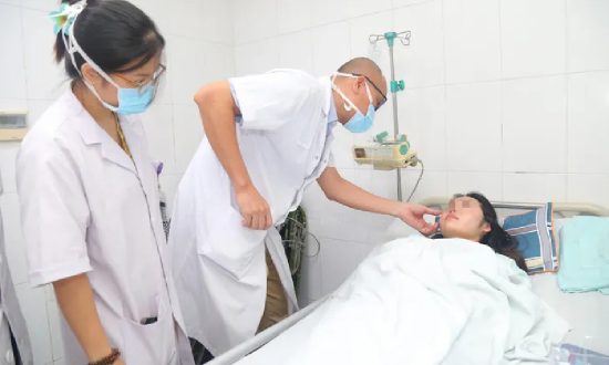 Người phụ nữ từ Nhật bay vội về Việt Nam cứu đôi mắt sau khi tiêm filler làm đẹp