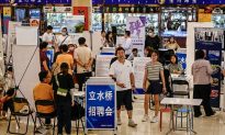 Làn sóng thất nghiệp ở Trung Quốc gia tăng - Giọt nước mắt chua xót của người đàn ông trung niên bị sa thải
