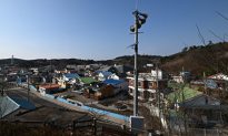 Triều Tiên lại thả bóng bay chở rác vào Hàn Quốc, Seoul đáp trả bằng việc mở loa phóng thanh ở biên giới