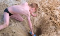 Đào hố trên bãi biển nguy hiểm chết người nhưng nhiều người không biết