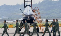 Bộ Thương mại Mỹ cho 4 công ty vào danh sách đen vì đào tạo các phi công quân sự Trung Quốc