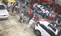 Đắk Lắk: Người dân tay không nâng ô tô, cứu người phụ nữ bị kéo lê dưới gầm